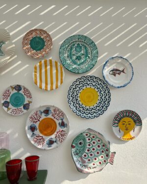 Ana Marques Instagram - Uma última sombra de sol de verão, num cenário cheio de peças lindas… 

#am #portuguesecinquentona #estetica #deco #decoracao #moda #estilo #casa #terraco #ceramica #decor