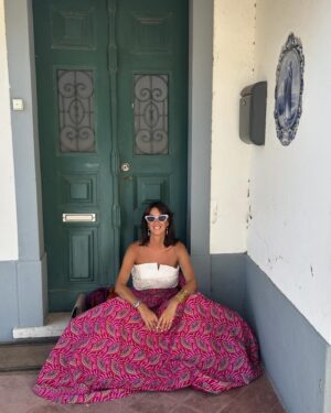Ana Marques Instagram - … e vai mais um casório. 
À beira rio. Que bela tarde e noite de setembro! 

Obrigada @roselyn_silva 
Mais uma saia linda… a ajudar à festa

#AM
#casamento 
#campo
#ribatejo 
#portuguesecinquentona 
#looks