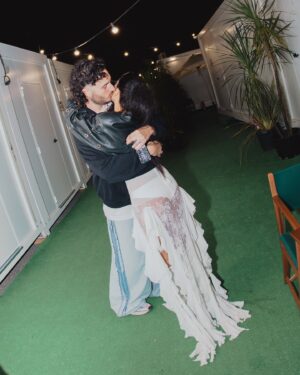 Ana Moura Instagram - Aqueles dias em que só me apetece chorar por ser tudo tão exigente e bonito. Obrigada a toda as pessoas que fazem parte deste sonho 🥹💙🩵
Obrigada @meokalorama 💕