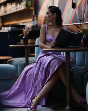Ana Varela Instagram - Vamos aos @iemmys ⭐️ 

Vestido @nunobaltazarstudio 
Sandálias @luisonofreofficial 
Cabelo @claudiopachecohairstylist @chiadostudio
Styling @sergio.onzestylist 
Forografias @smilephotopt 
Hotel @duohotellisbon 
Team @carrelosquad @connosco.pt
