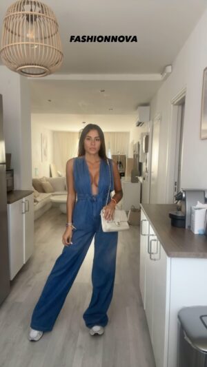 Anaïs Camizuli Instagram - COMBI @fashionnova 

Ref : Always A Statement Denim Jumpsuit - Medium Wash

*collaborationcommerciale