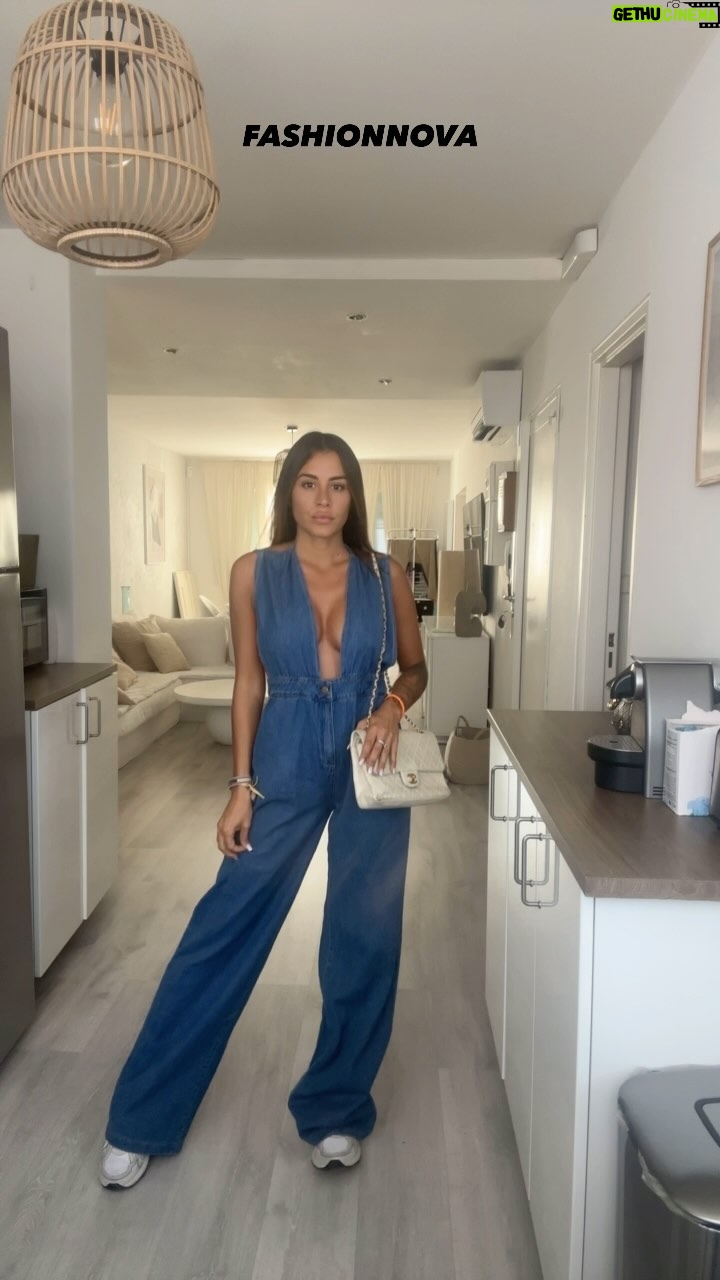 Anaïs Camizuli - 8K Likes - COMBI @fashionnova
Ref : Always A Statement Denim Jumpsuit - Medium Wash
*collaborationcommerciale