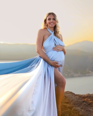 Anaïs Quadratus Instagram - Je vous spam encore un peu avec les photos de grossesse, mais elles sont 🥹
Des souvenirs à garder pour toujours ❤️

Quelle est ta photo préférée ? 🎞️

@flyingdressfrance 📸🤍

#pregnant #pregnantbelly #flyingdress #shootinggrossesse