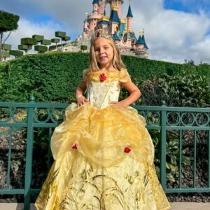 Anaïs Sanson Instagram - Le week-end à Disney en famille,c’est magique🏰✨🤍

#family#disney#disneyprincess#disneylandparis