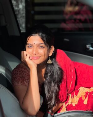 Ananthika Sanilkumar Instagram - when you are too cool for the shade 🙂‍↔️✨