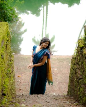 Ananthika Sanilkumar Instagram - New day,new light ✨ 
:
@athul_whiteramp 📸
Saree : @thenmozhidesigns