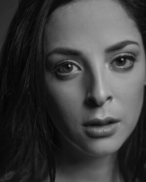 Andrea Luna Instagram - Quisiera hablar con normalidad sobre este tema, pero es doloroso y me asusta.  Me pregunto… a dónde vamos? Se terminó o continuamos? Así fue la vida? Tan rápida? No sé… sólo me pregunto… y así te recuerdo. Porque si te recuerdo. Mucho dolor.