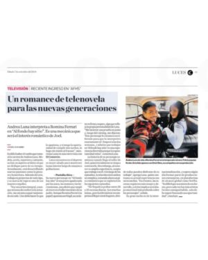 Andrea Luna Instagram - Un poquito de esta semana. 📰

1. Ensayando “Solo cree en ti” con @kireiklein (tenemos show el 3/10 en Rebara) 
2. A propósito de “Espíritu Travieso” 🎭 me hicieron este test de Proust en Somos (salió hoy) gracias a @carlarevillalaissle 
3. Entrevista para El Comercio gracias a nuestro PR @errecomunica de @lunaprojectsmanagement 
4. Mostrando mi panza porque se que llegaré marcada a 🎬 😂
5. Flakko con frío 🥶