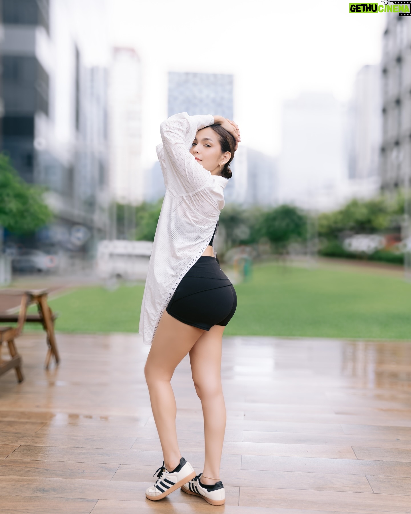 Andrea Torres - 20K Likes - 30°