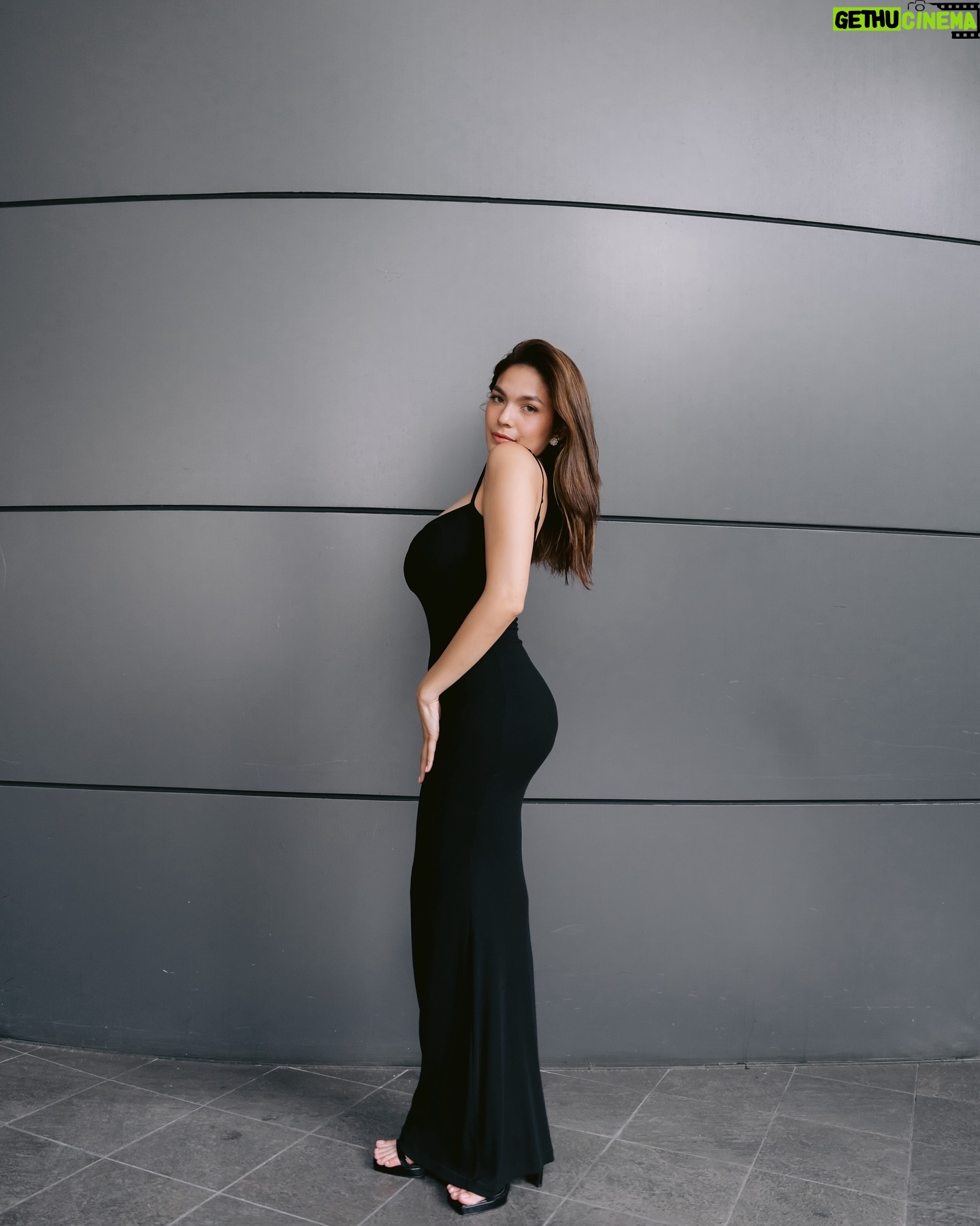 Andrea Torres - 14.2K Likes - & herself