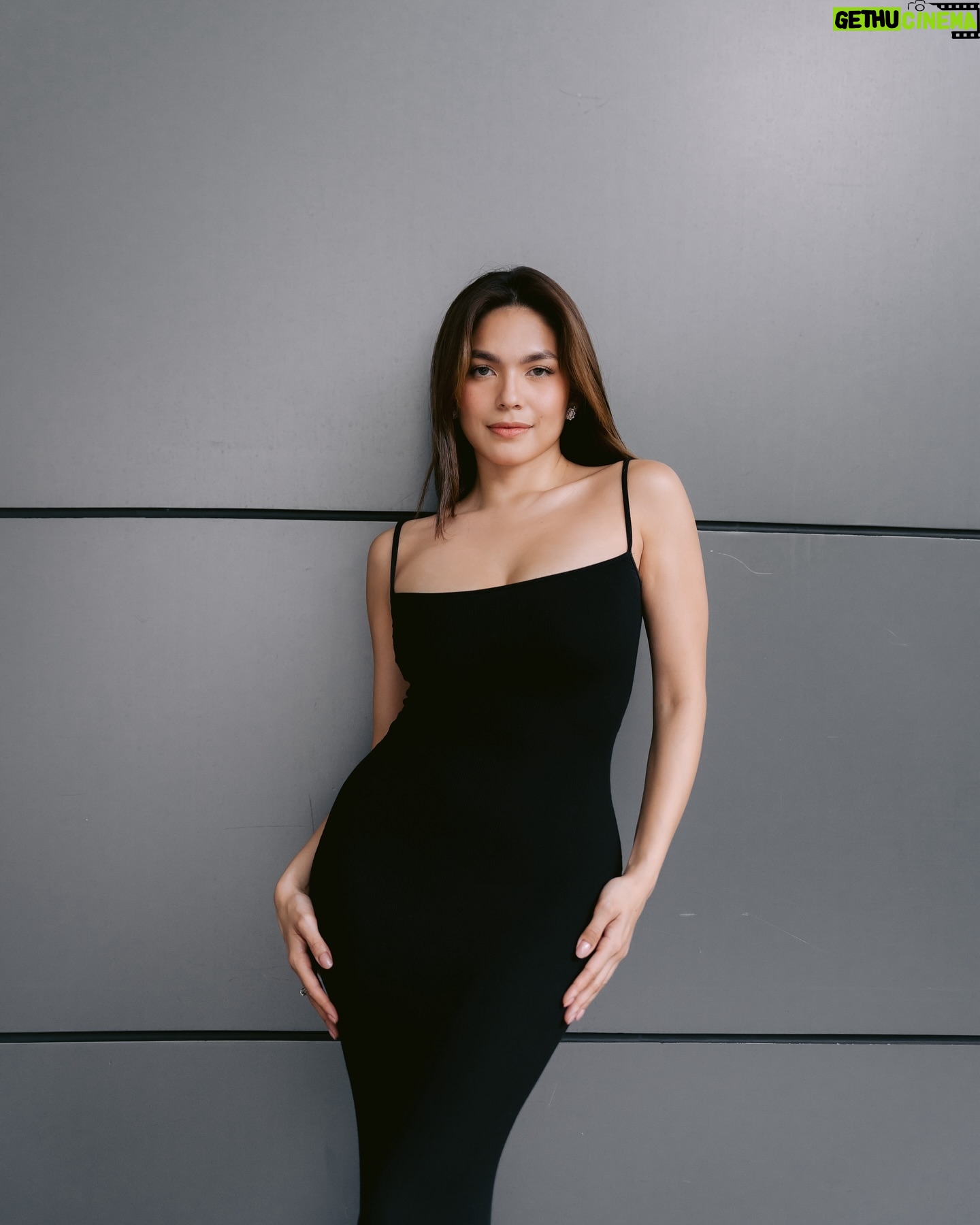 Andrea Torres - 14.2K Likes - & herself