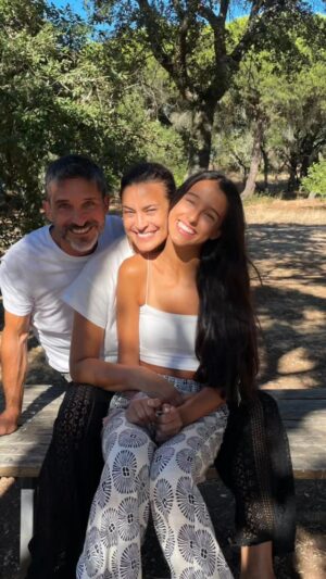 Andreia Dinis Instagram - Counting my blessings....Nada como estar junto dos nossos. Dos que nos enchem o 🩷