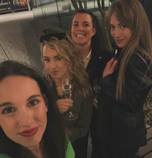Aneta Krejčíková Instagram - Přátelství…

Ocelová křehkost.

Štěstí, které mám.

Bez podmínek, upřímně, v dobrém i ve zlém a hlavně v lásce.. máme flow co nezačíná a nekončí❤️

DĚKUJU!!!!🙏🏻

Vztahy jsou totiž to největší bohatství, které máme. Slýchám to od svýho dědy od dětství a dávám mu za pravdu. Je to totiž skvělá investice🤝