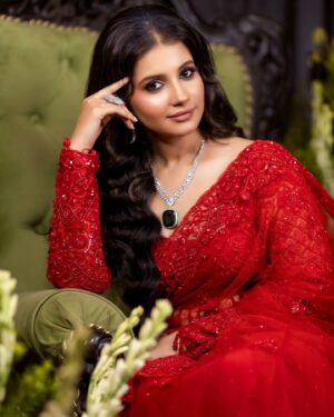 Angana Roy Instagram - September and sarees. ❤️

Amidst everything that is going on, it took me some time to post anything related to work but work has to continue alongside of protests.
Long live the revolution! 

Love,
A

Makeup by the lovely @makeupbyrakhisuman
Photography : @parthaadhikary_official 
Wardrobe : @kalighataindia 
Jewellery : @vanityjewels10 
Studio : @starcraft_insta

#photoshoot #september #redsaree #fashionshoot #longliverevolution #differentlook #lookbook #postoftheday #sareelove #glammakeup #anganaroy #sareephotoshoot #eyegame