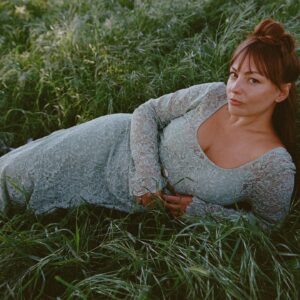 Angel Olsen Instagram - My solo Songs From The Archive Tour begins next week. Thank you to all who have bought tickets. $1 from every ticket sold will be going to @voterformationproject. They are doing innovative and data driven strategic work to engage new and infrequent voters in marginalized  communities, who have historically been left out of the electorate due to racist laws and practices at play since our country’s founding. For more information you can visit voterformationproject.org

Also - 10% of all merch sales on this tour will be going to Doctors Without Borders to support the work they do to deliver emergency medical aid to people in crisis, including the work they have been doing in Gaza for over 20 years. 

Thank you for supporting. 

Sept. 8- Sonoma, CA @ Gundlach Winery *
Sept 9 - Santa Cruz, Ca @ Rio Theatre *
Sept. 11 - Ojai, CA @ Libbey Bowl *
Sept 20 - Fish Creek, WI @ Door Community Auditorium ^
Sept. 23 - Beverly, MA @ Cabot Theater #
Sept. 24 - Lebanon, NH @ Lebanon Opera House !
Sept. 25 - Portland, ME @ State Theater !
Sept. 27 - Northampton, MA @ Academy Of Music  !
Sept 28 - Albany, NY @ The Egg *
Sept. 29 - Woodstock, NY @ The Barn at Levon Helm Studios *~
Sept. 30 - Red Bank, NJ @ Count Basie Center For The Arts *
Oct 4-6 - Arcosanti, Az @ FORM Festival 

with Special Guests
*Maxim Ludwig
^ runo plum
# Kyle Ray
! Greg Mendez
~ Domino Kirke

Photo by @magdawosinskastudio
