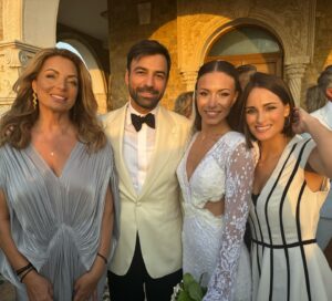Angela Gerekou Instagram - Πάντα μαζί και τόσο ευτυχισμένοι να είστε όπως τώρα!!! 
Σας αγαπώ πολύ!!!❤️✨ @georgiou82 @simoni.chr