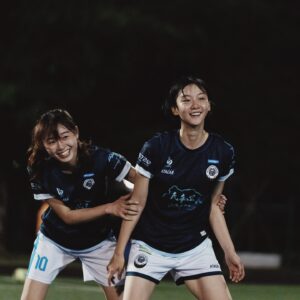 Angela Yuen Instagram - 非常感謝民和公民 @unitedcitizen_wfc 俾我一齊跟隊練波 🙏🏻 
本來好怕會打擾大家既操練，但得到隊員既熱烈歡迎我都感到有點措手不及 😭🥺

放心我不是放棄演員的本業，甚至是因為工作才開始準備的！未能告知是跟什麼有關，但就絕對跟少林女足無關 😂

聰教練話「技術不錯」就真是太厚道
我知自己暫時都未上到台面住！
但就絕對會懷住感恩的心努力練習！