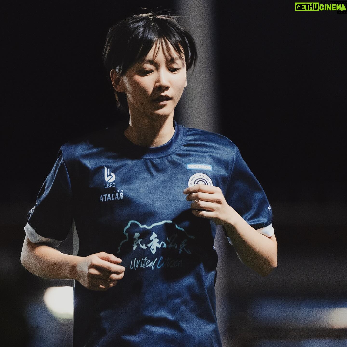 Angela Yuen - 37.5K Likes - 非常感謝民和公民 @unitedcitizen_wfc 俾我一齊跟隊練波 🙏🏻
本來好怕會打擾大家既操練,但得到隊員既熱烈歡迎我都感到有點措手不及 😭🥺
放心我不是放棄演員的本業,甚至是因為工作才開始準備的!未能告知是跟什麼有關,但就絕對跟少林女足無關 😂
聰教練話「技術不錯」就真是太厚道
我知自己暫時都未上到台面住!
但就絕對會懷住感恩的心努力練習!