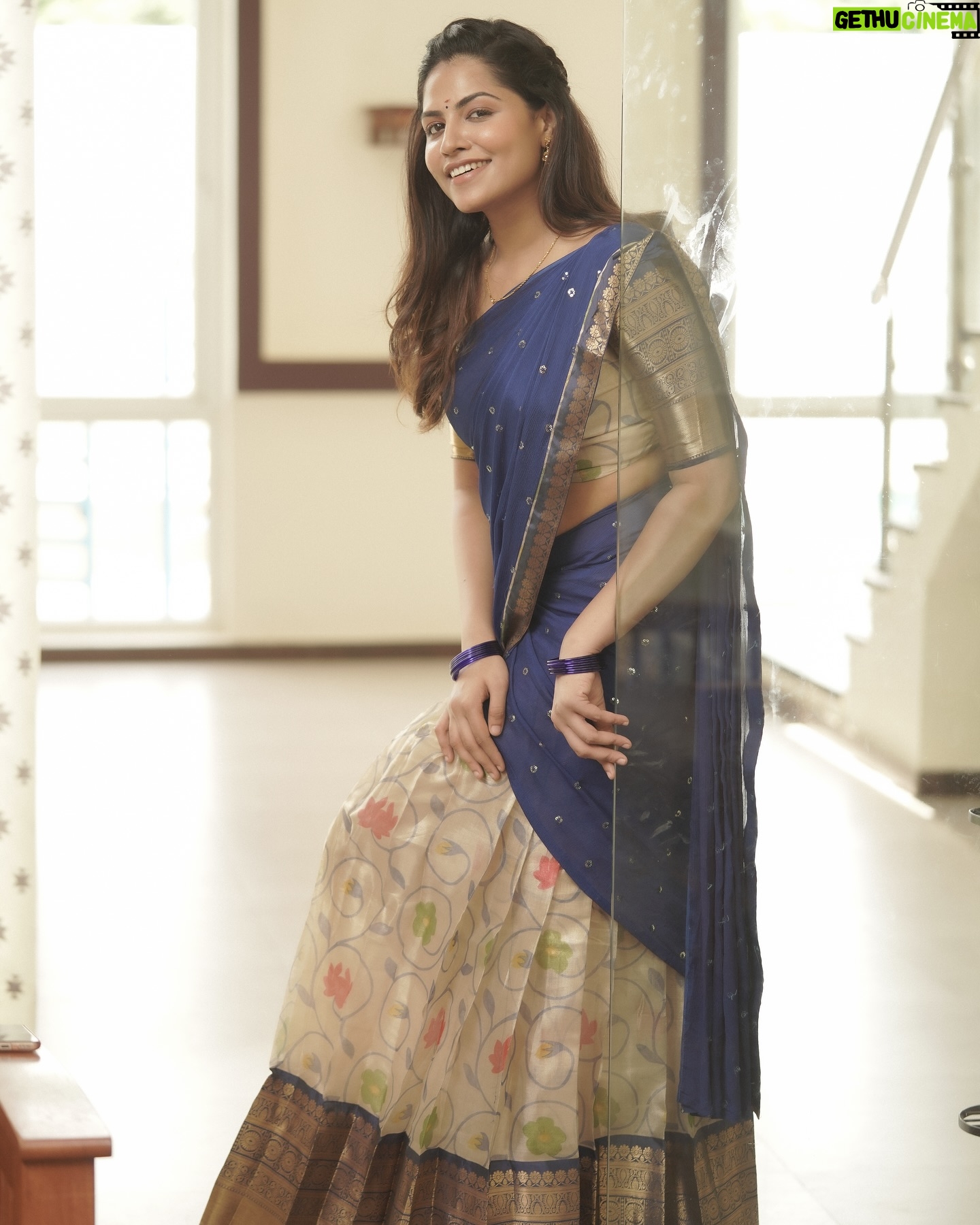 Angelin B - 107.6K Likes - 🧿🦋
Costumes - @ivalinmabia
Photography - @camerasenthil
Makeup - @Chennai_thebridalart
Hair - @latha_makeoverartistry
Shoot organised by @rrajeshananda
#angelin #vjangelin #anchorangelin #newlook #halfsaree #traditional #blue #dhavani #tredning #trend