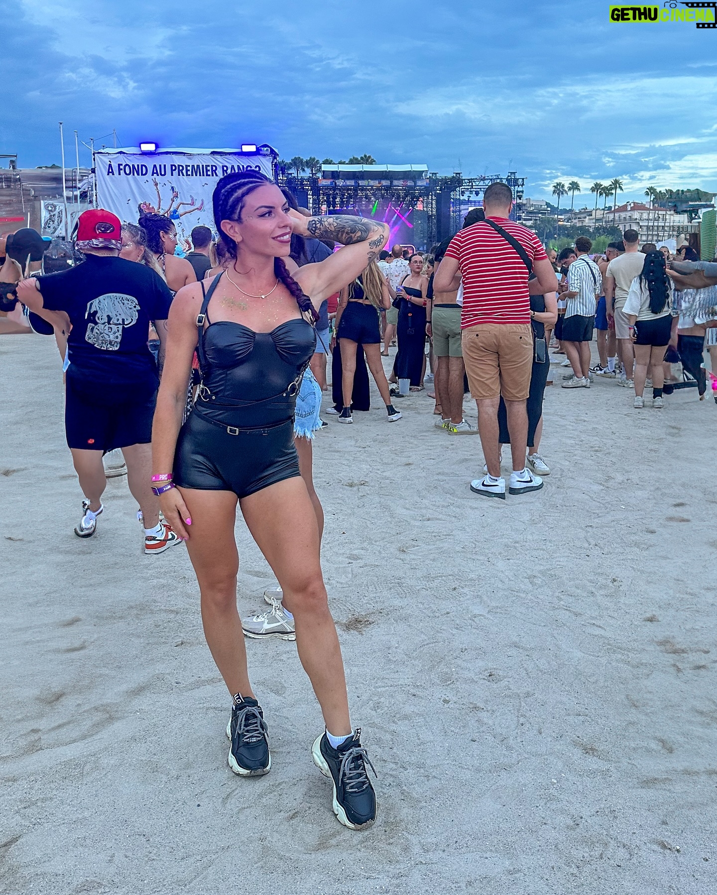 Angélique Mastio - 1.3K Likes - 3 jours, c’était MAGIQUE @plageselectro 🔥
Merci pour tout, c’était incroyable, mes jambes s’en rappellent encore 🥳
Tu as été ?
#pe2024 #plageselectro #festival #cannes #techno #festivalseason #technomusic #party