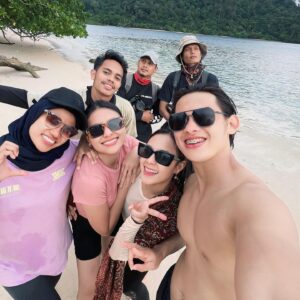 Angie Ang Instagram - Mokasi Padang… 🫶🏼 
Keindahan alam, kelezatan rendang dan dendeng, keramahan Urang awak 🫶🏼