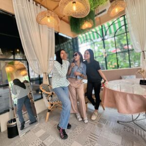 Angie Ang Instagram - Mokasi Padang… 🫶🏼 
Keindahan alam, kelezatan rendang dan dendeng, keramahan Urang awak 🫶🏼
