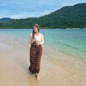 Angie Ang Instagram - Mokasi Padang… 🫶🏼 
Keindahan alam, kelezatan rendang dan dendeng, keramahan Urang awak 🫶🏼