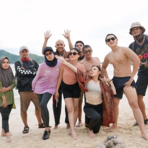 Angie Ang Instagram - Mokasi Padang… 🫶🏼 
Keindahan alam, kelezatan rendang dan dendeng, keramahan Urang awak 🫶🏼