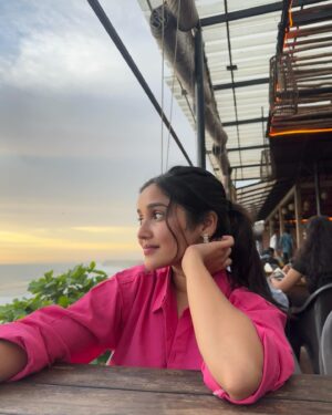 Anikha Instagram - sunset views ☀️