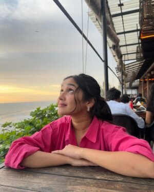 Anikha Instagram - sunset views ☀️