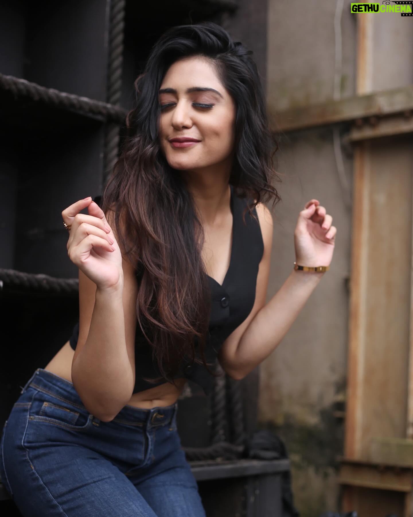 Anjali Tatrari - 46.7K Likes - Ik Waari Tak Le Mere Valo Hass Ke
Nikki Jihi Pyaar Wali Gall Koi Dass Ke 🖤
#anjalitatrari