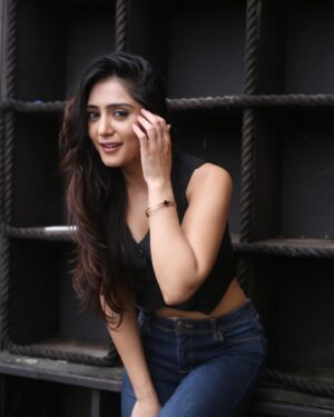 Anjali Tatrari Instagram - Ik Waari Tak Le Mere Valo Hass Ke
Nikki Jihi Pyaar Wali Gall Koi Dass Ke 🖤 

#anjalitatrari