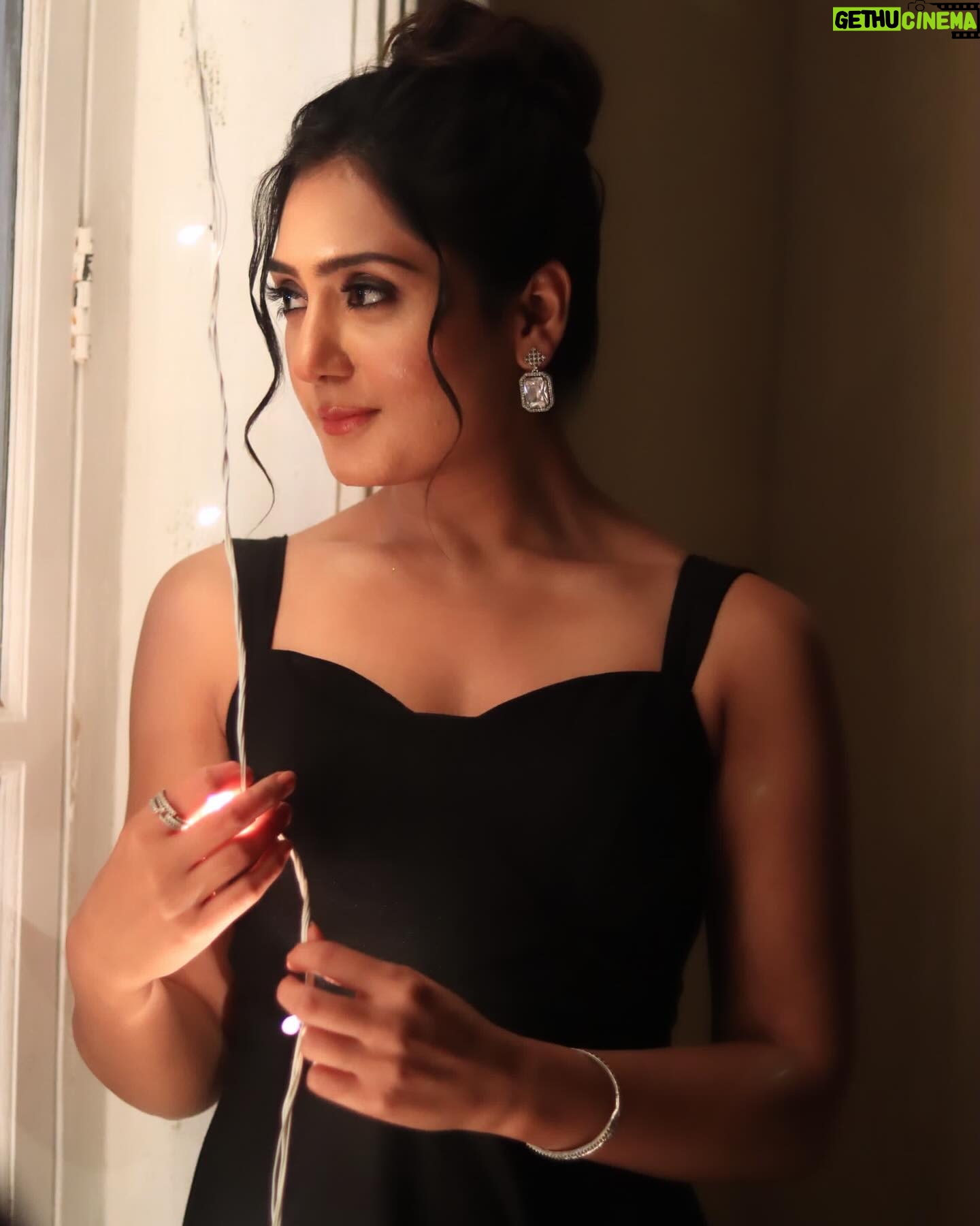 Anjali Tatrari - 44.2K Likes - You can’t be everything to everyone and nothing to yourself 💫
#anjalitatrari