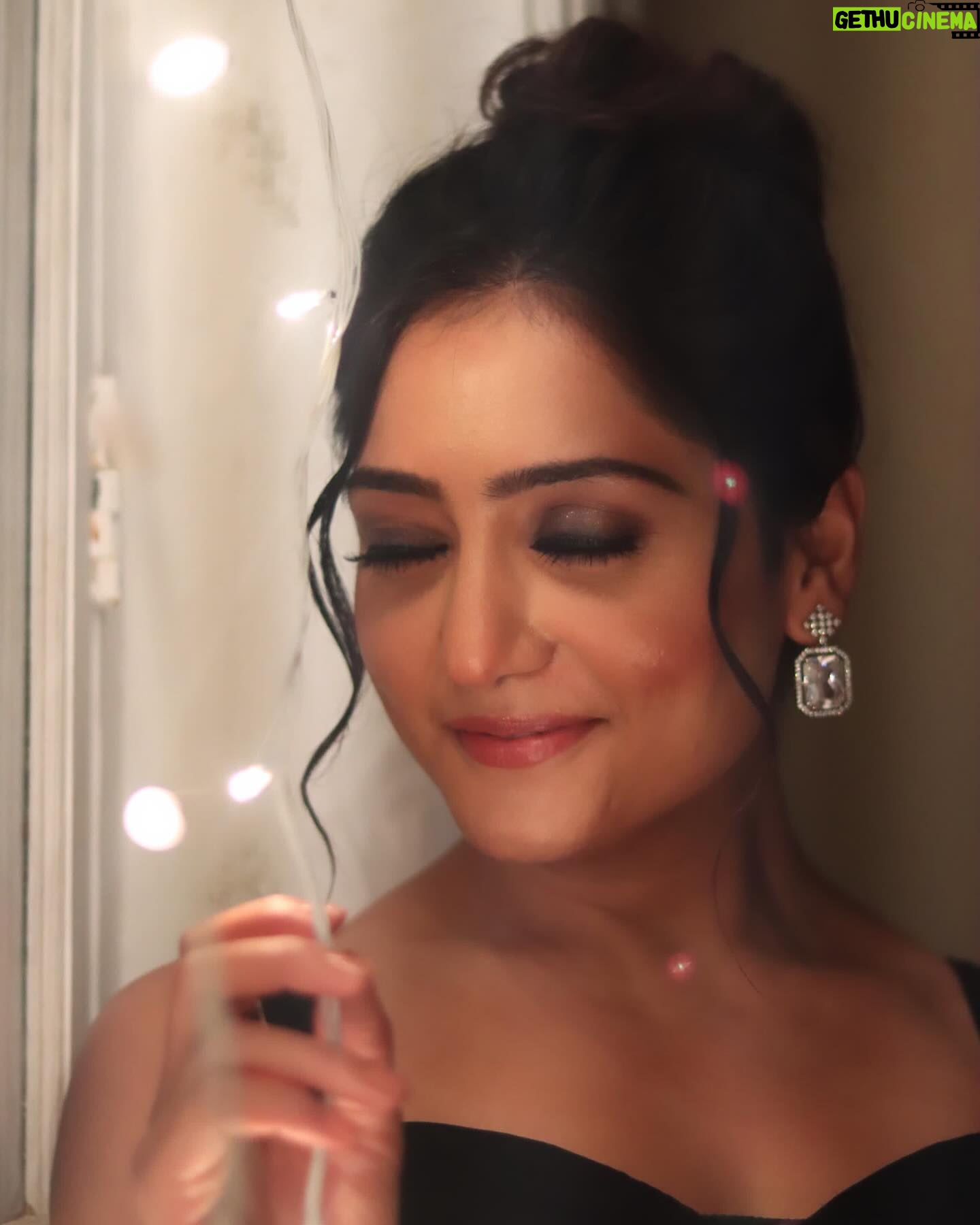 Anjali Tatrari - 44.2K Likes - You can’t be everything to everyone and nothing to yourself 💫
#anjalitatrari
