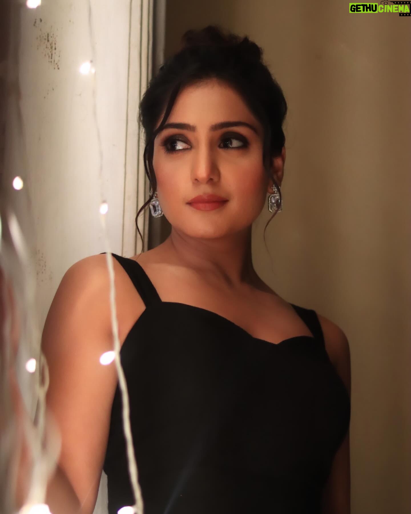 Anjali Tatrari - 44.2K Likes - You can’t be everything to everyone and nothing to yourself 💫
#anjalitatrari