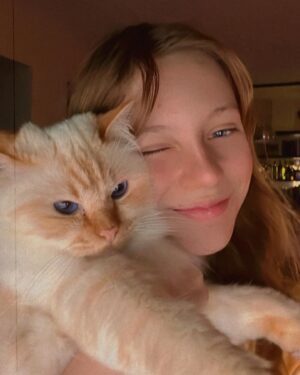 Anna Falchi Instagram - Tanti auguri al ns Aki. Compagno fedele e affettuoso da 5 anni! In tanti pics della nostra pelosa vita! #aki @alyssaamontesi #sacrodibirmania #redpoint