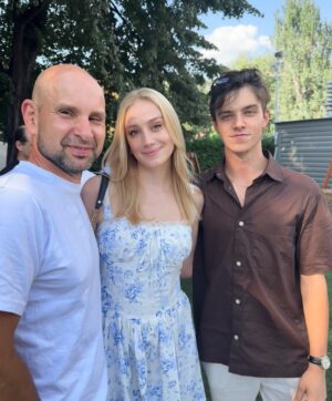 Anna Kadeřávková Instagram - Já jen že, kdybych tady náhodou měla nějaký fanoušky @uliceserial … 👀
Let’s get ready for the new season! 🤫🤫🤫

#prekvapko #serialulice #maléřovi #Rozina