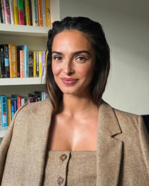 Anna Shaffer Instagram - 360 me by @alinasamssonova @marthanellmackintosh 🎨💛