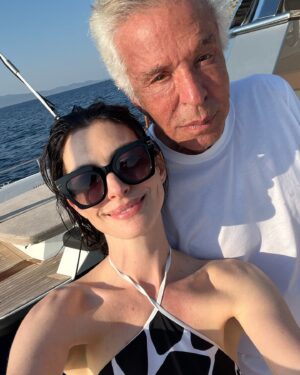 Anne Hathaway Instagram - 🍒☕️🍉☀️🚤🏖️