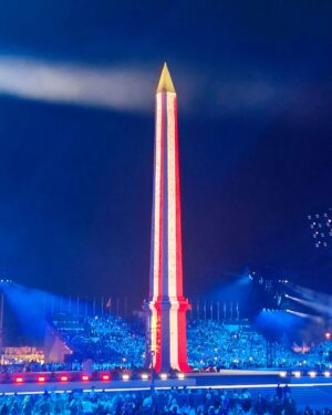 Anne Hidalgo Instagram - Un moment suspendu dans le temps ! Tout Paris a vibré durant cette exceptionnelle soirée. Un très grand bravo à Alexander Ekman, Thomas Jolly et tous les artistes pour cette performance hors norme pour la première cérémonie d'ouverture des Jeux Paralympiques de l'histoire de notre ville ! Ils ont fait la démonstration magnifique de notre diversité et de nos singularités. Ce soir la frontière avec les personnes en situation de handicap s’est effacée. 

Aux para-athlètes désormais de nous faire vibrer par leurs exploits !

📷 
2. @paralympics 
3. @lequipe 
4. 5. 6. 7. @paris2024