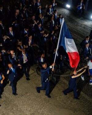 Anne Hidalgo Instagram - Un moment suspendu dans le temps ! Tout Paris a vibré durant cette exceptionnelle soirée. Un très grand bravo à Alexander Ekman, Thomas Jolly et tous les artistes pour cette performance hors norme pour la première cérémonie d'ouverture des Jeux Paralympiques de l'histoire de notre ville ! Ils ont fait la démonstration magnifique de notre diversité et de nos singularités. Ce soir la frontière avec les personnes en situation de handicap s’est effacée. 

Aux para-athlètes désormais de nous faire vibrer par leurs exploits !

📷 
2. @paralympics 
3. @lequipe 
4. 5. 6. 7. @paris2024
