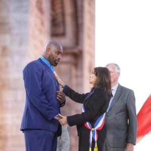 Anne Hidalgo Instagram - La dernière danse des Jeux de Paris 2024 ! ✨

Après avoir vibré tout l'été, les Parisiennes et les Parisiens etaient encore nombreux aujourd'hui pour célébrer nos athlètes et tous celles et ceux qui ont contribué au succès de ces Jeux populaires !

Les athlètes olympiques et paralympiques, ensemble sur la plus belle avenue du monde, merci !

📷 Guillaume Bontemps / Ville de Paris