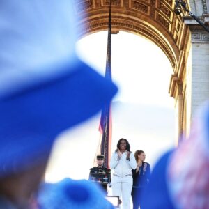 Anne Hidalgo Instagram - La dernière danse des Jeux de Paris 2024 ! ✨

Après avoir vibré tout l'été, les Parisiennes et les Parisiens etaient encore nombreux aujourd'hui pour célébrer nos athlètes et tous celles et ceux qui ont contribué au succès de ces Jeux populaires !

Les athlètes olympiques et paralympiques, ensemble sur la plus belle avenue du monde, merci !

📷 Guillaume Bontemps / Ville de Paris