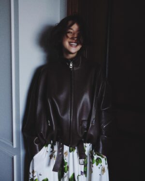 Anne Nakamura Instagram - 🕺💃
@otonamuse @loewe