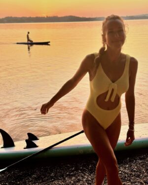 Annemarie Carpendale Instagram - best playground 🫶🏽🌪️🌅🧡⛵️💦 🤌🏾
#summer24 #camping #annieway #anniehow #bestime #campinglife #campingambach