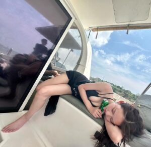 Anon Instagram - シャッフルアイランドで
いつもかっこよく船ですれ違ってるけど

‘’めちゃくちゃ船酔いするタイプ‘’

です！！！

酔い止め飲むとすぐ寝ます（ ߹꒳߹ ）

 #船  #大好き  #🫰
