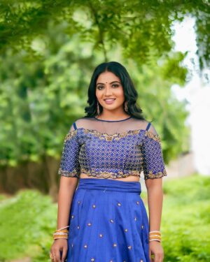 Anshita Akbarsha Instagram - “Happiness is not something ready-made. ...✨
Stylist: @keziah-costume-stylist
Outfits: @labelrae
Jewel: @chennai-jazz
Makeup: @iniyamakeover 
📸 @prasami_photography 
#bebeautiful #behappy #love #smile #bepositive #vijaytv #vijaytvshow #anshitha #cwc #chellamma