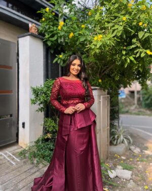 Anshita Akbarsha Instagram - The most beautiful things are not associated with money; they are memories and moments.
👗 @camellia_dezigns 
💄 @sanaras_makeover 
Special Tnx to @archana_kumaar  my darling 🤍✨🧿
#happy #love #bepositive #behappy #camellia #makeupartist