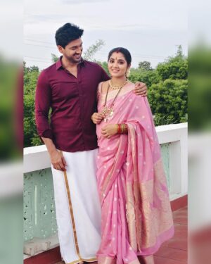 Anshita Akbarsha Instagram - Chellamma last day pic🧿✨(6/9/2024)
Hey Arnaav (mental 😁kutta)
Finally our 3 years journey of Chellamma has come to an end. Thanks a ton for being sidhu for these 3 years . For supporting and loving me through my think and thin.
You probably know better than anyone that chellamma is not just a project to me ,it is so close to my heart that these days are unforgettable in my life✨Not just in my serial life , but also in my personal life you will always remain as an important person🧿.
I stood by you while you were in  the most lowest point of your life and from that day on I held you during your happiest and sorrowful days without fail.Even in future if I won’t share your happiness, I will still be there during your worst days✨
Everybody left you during your downfall ,even at that point I had only hold you tightly life my own family, so that will still continue.I have changed a very sensitive Arnaav to very strong headed person and for that I definitely deserve a gift .😂🙏
We both fight a lot, but how much ever we fight it has never turned into hatred till today. 
Like everyone says we are the Tom and Jerry for our set. But more than that I would like to believe what Arnaav say’s
( more fight means for love✨) .
I had given you a promise before and even today I stand by that, tomorrow if Arnav faces any problem I will be the first person to arrive and that is going to be like that forever.
I know it’s just our serial that’s ending , but this friendship we had will continue to exist lifelong. Hopefully until we expire ✨😁.
Thank you kutta for all the beautiful memories. May all the good things happen to you. Let everything you wished for take place . I will always be there for you.🧿✨
@arnaavactor 
#happy #love #frndship #smile #bepositive