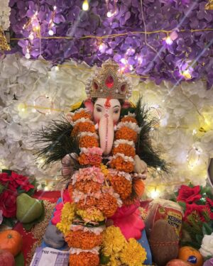 Antara Biswas Instagram - Ganpati Bappa Morya 🙏…. Mangal Murti Morya 🙏…. 

#ganpati #bappa #blessed #gratitude #family

📸: @deepakpathak663